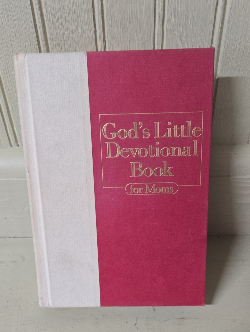 God's Little Devotional Book for Moms - Pink and White Hardcover